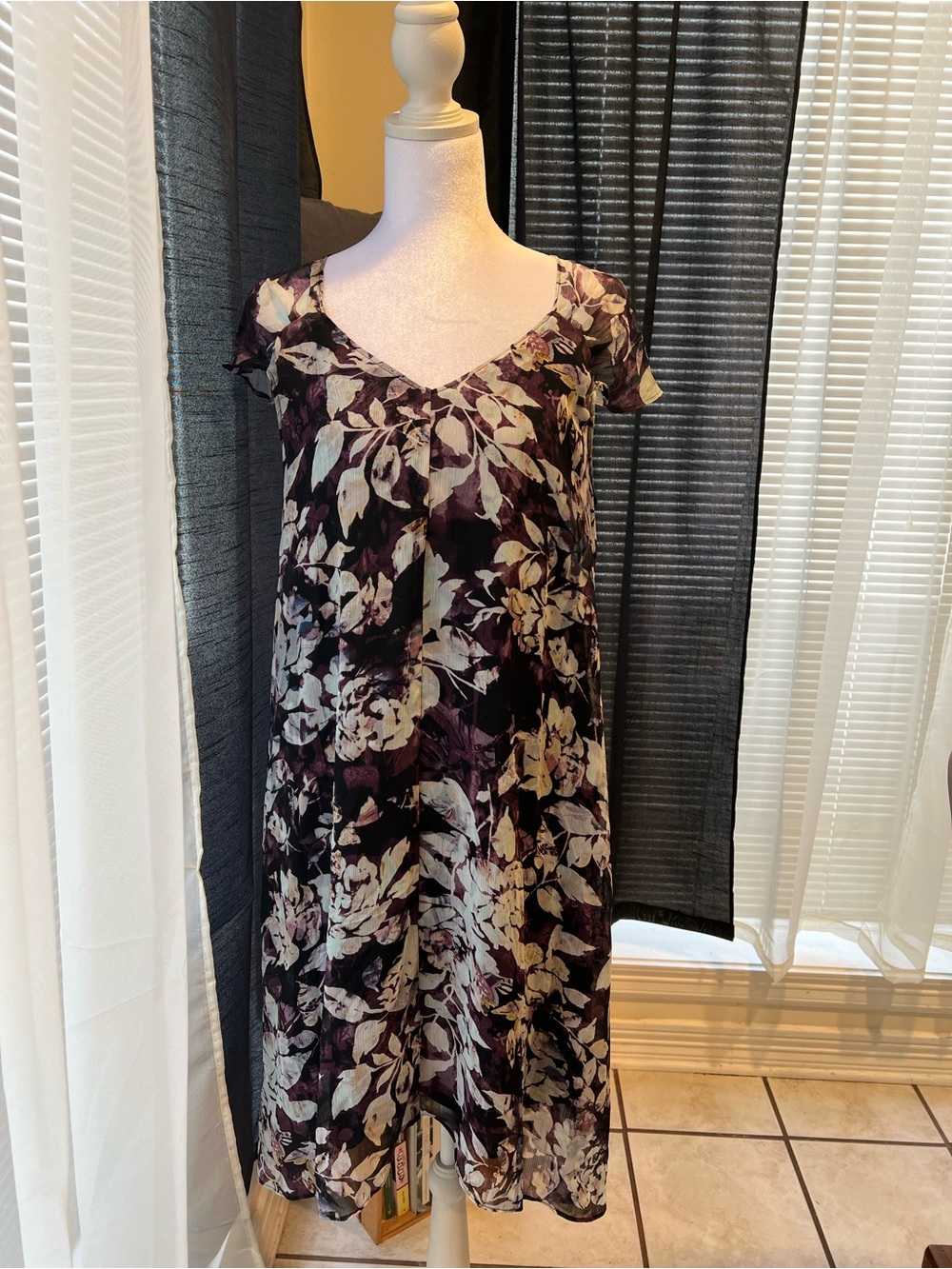 Simply Vera Vera Wang Purple and Cream Floral Dress, Women’s size Large